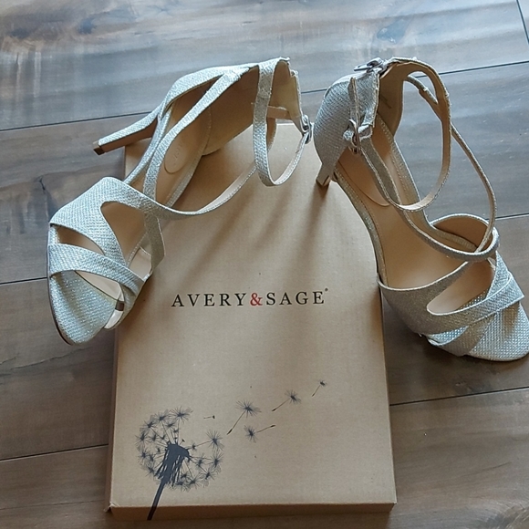 Shoes - Picture 3 of 4